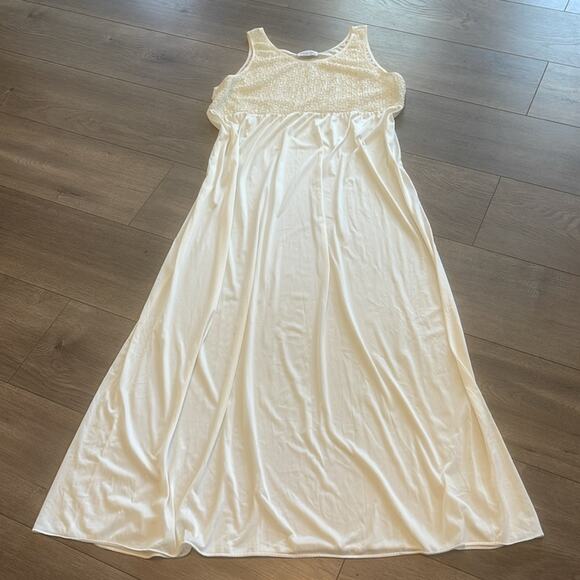 Vintage Vanity Fair size Large made in usa Cream nigth gown - Picture 6 of 11